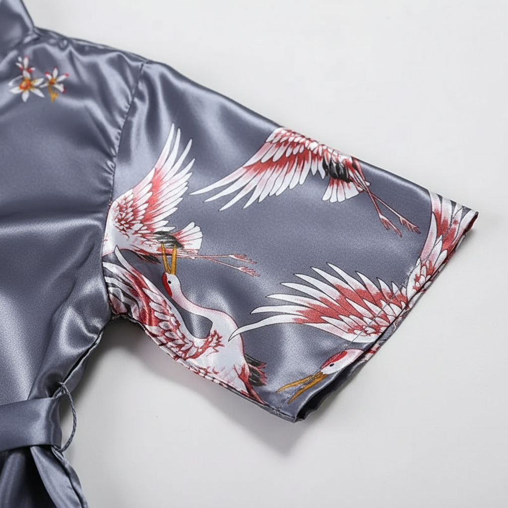 Kurzer Kimono-Morgenmantel Blumenmuster elegant seidenartig