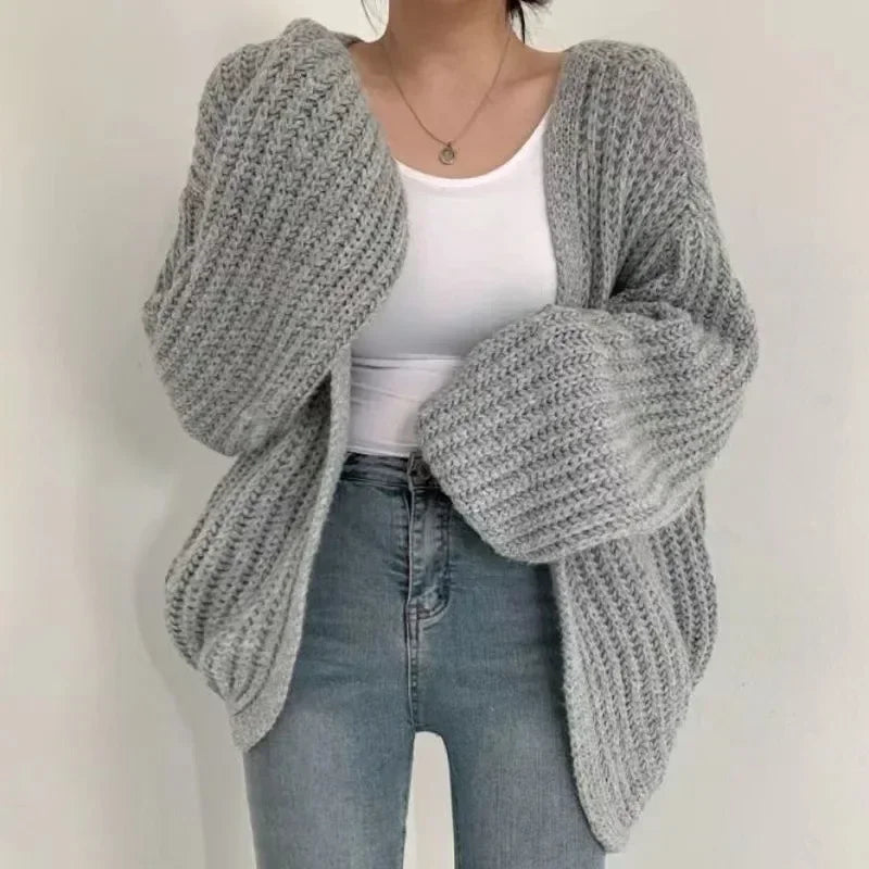 Kurze Poncho-Strickjacke mit strukturiertem Strick und offener Vorderseite