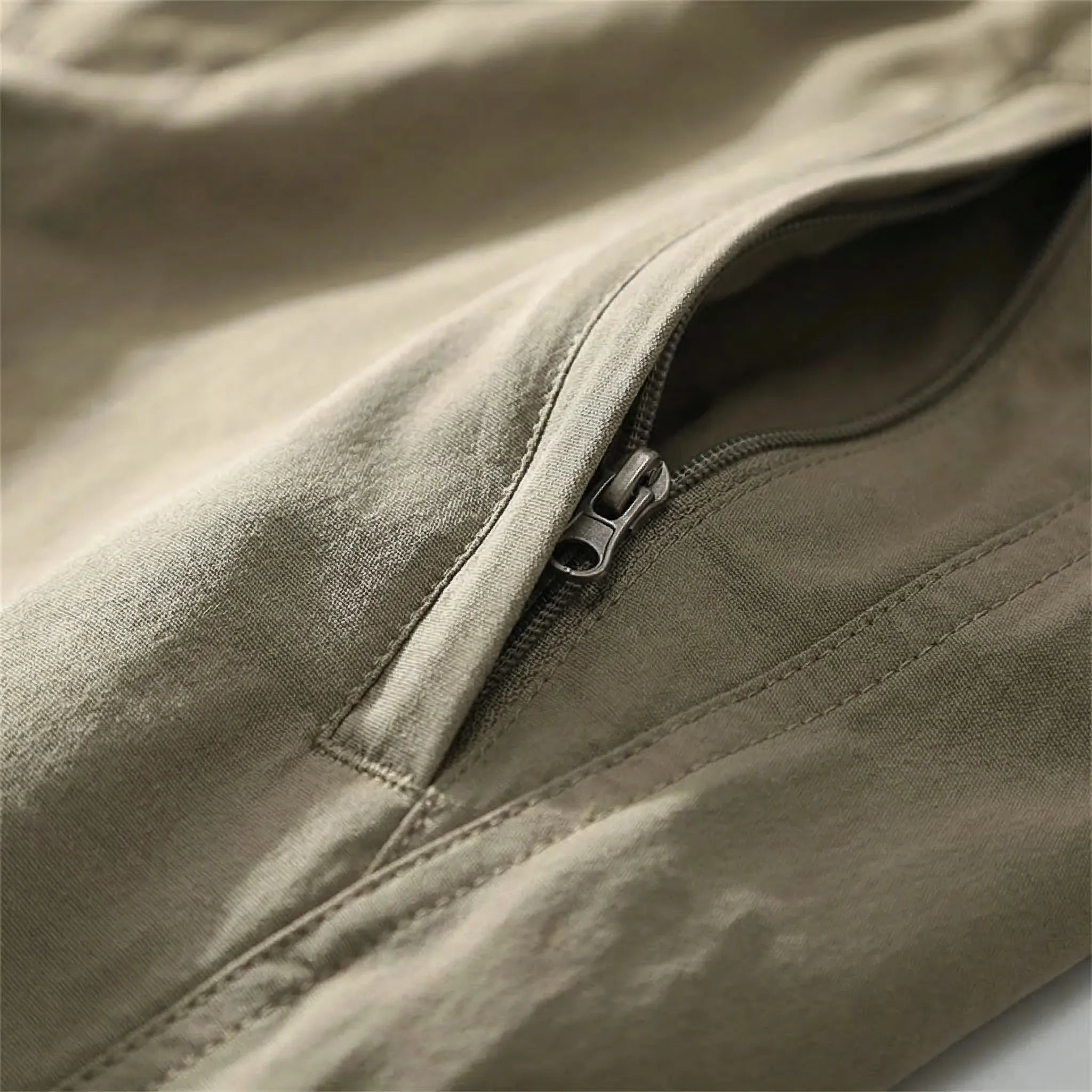 Leichte schnelltrocknende Wanderhose Herren mit Stretch und Reißverschlusstaschen