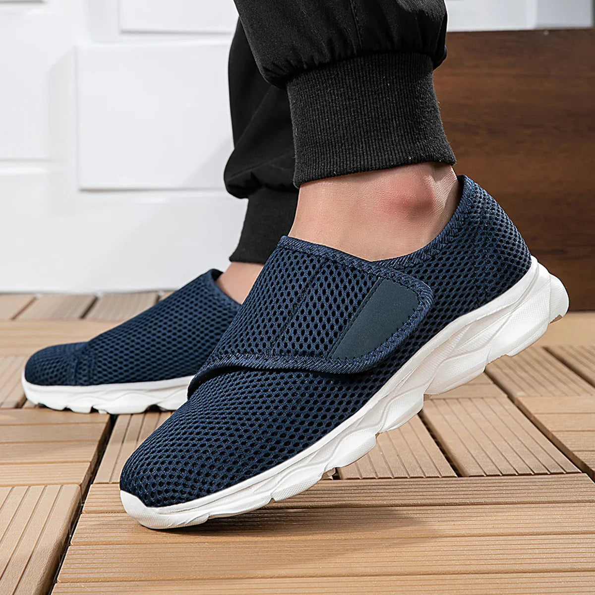 Weitschafts-Gehschuh mit geräumiger Zehenbox und atmungsaktivem Mesh-Schaft
