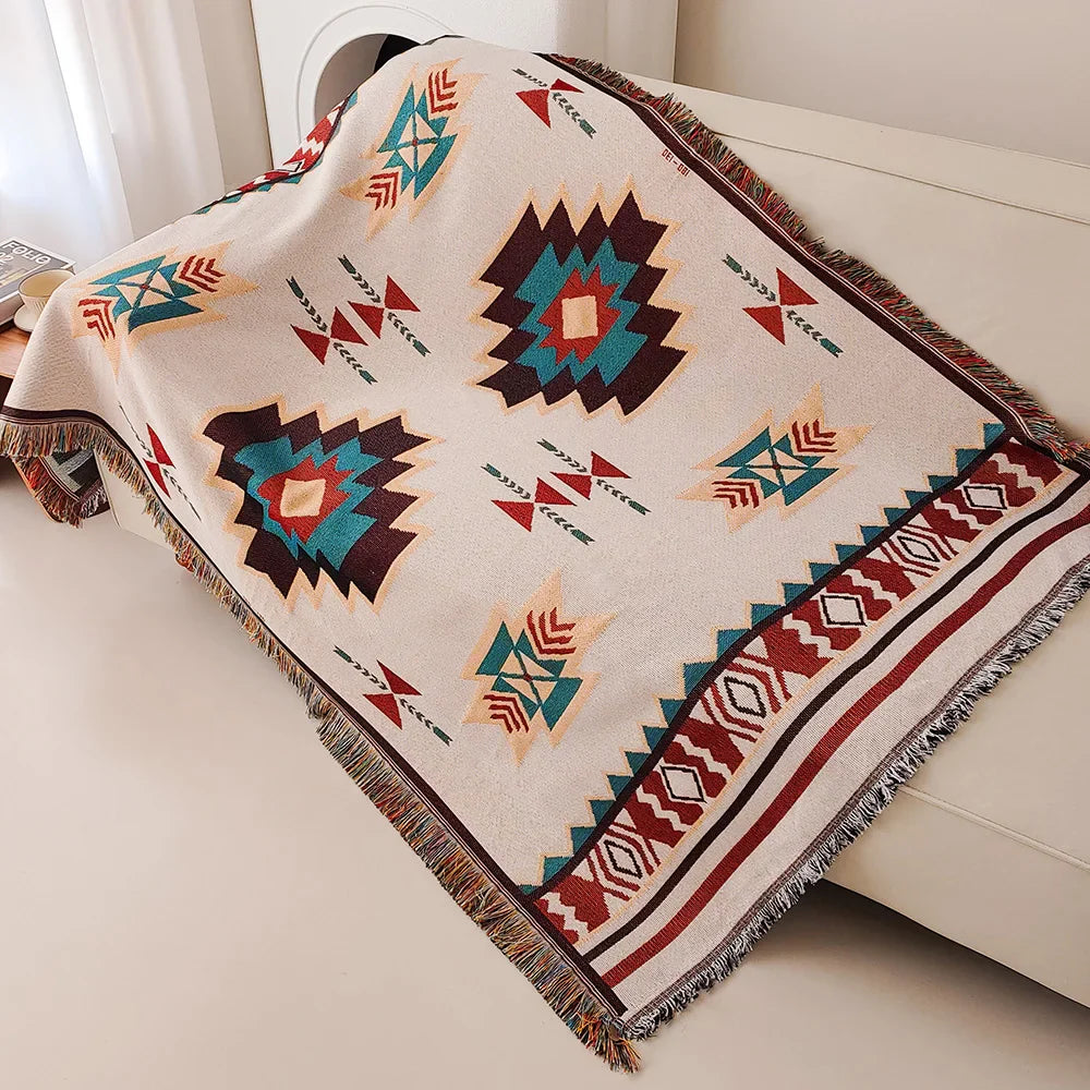 Übergroße Wurfdecke mit Azteken-Muster und Fransen