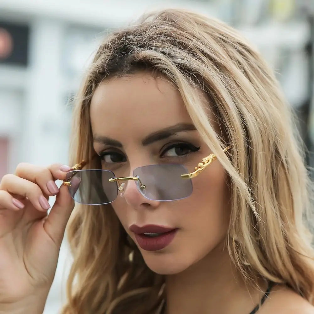 Randlose Quadratische Sonnenbrille mit Leoparden-Bügeldetails Goldton