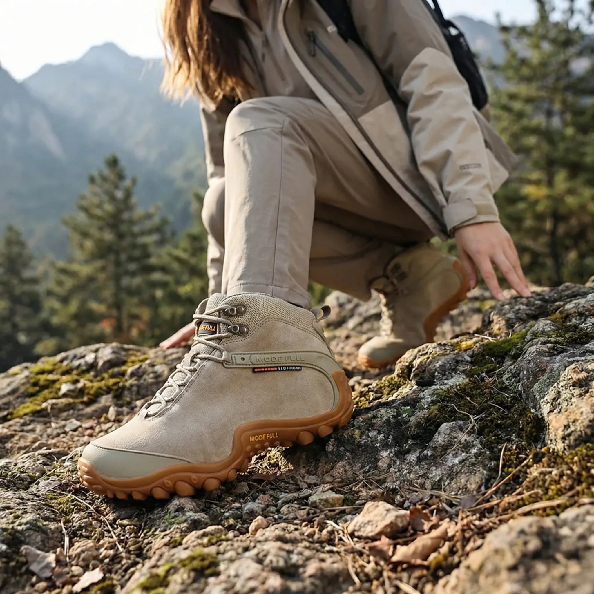 Wasserdichte Wanderschuhe mit Knöchelstütze und tiefem Profil für Bergwege