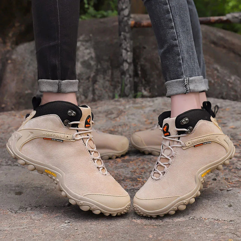 Wasserdichte Wanderschuhe mit Knöchelstütze und tiefem Profil für Bergwege
