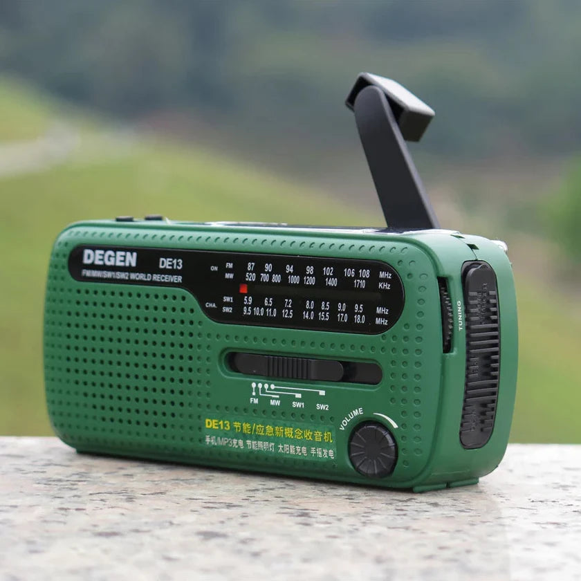 Notfallradio mit Handkurbel Akkuladung und integrierter Taschenlampe