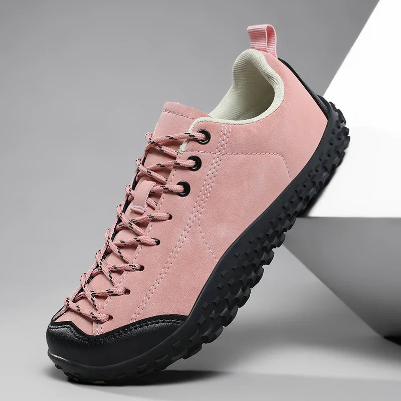 Wanderschuhe Weitpassform rutschfest mit gemusterter Griffsohle