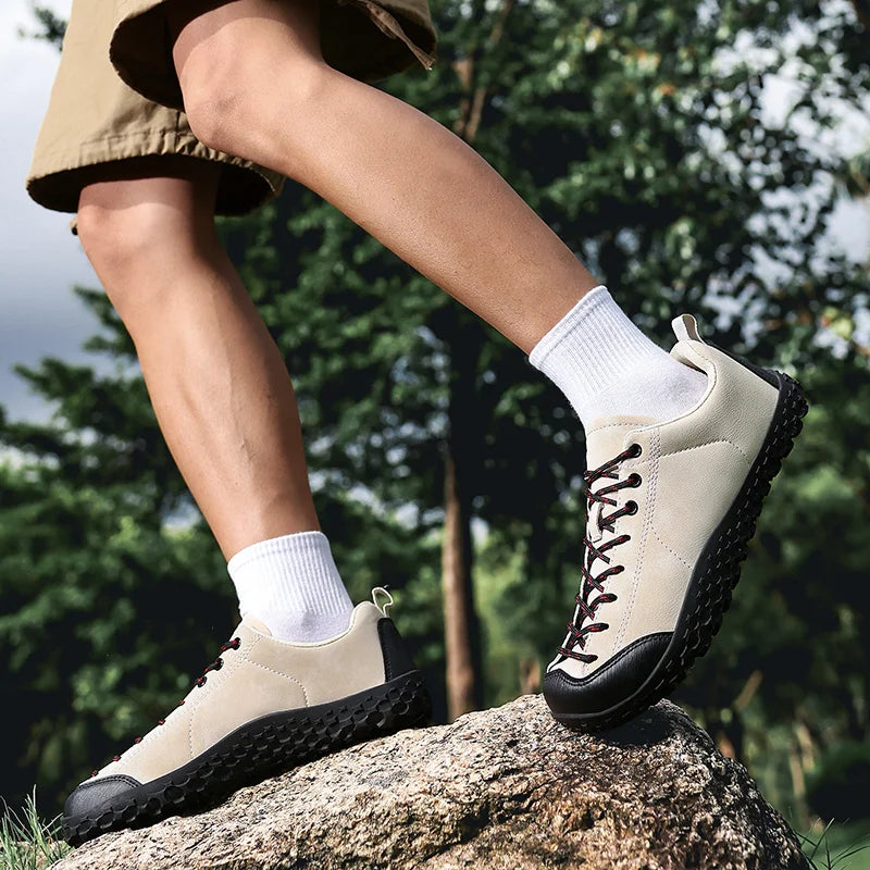 Wanderschuhe Weitpassform rutschfest mit gemusterter Griffsohle