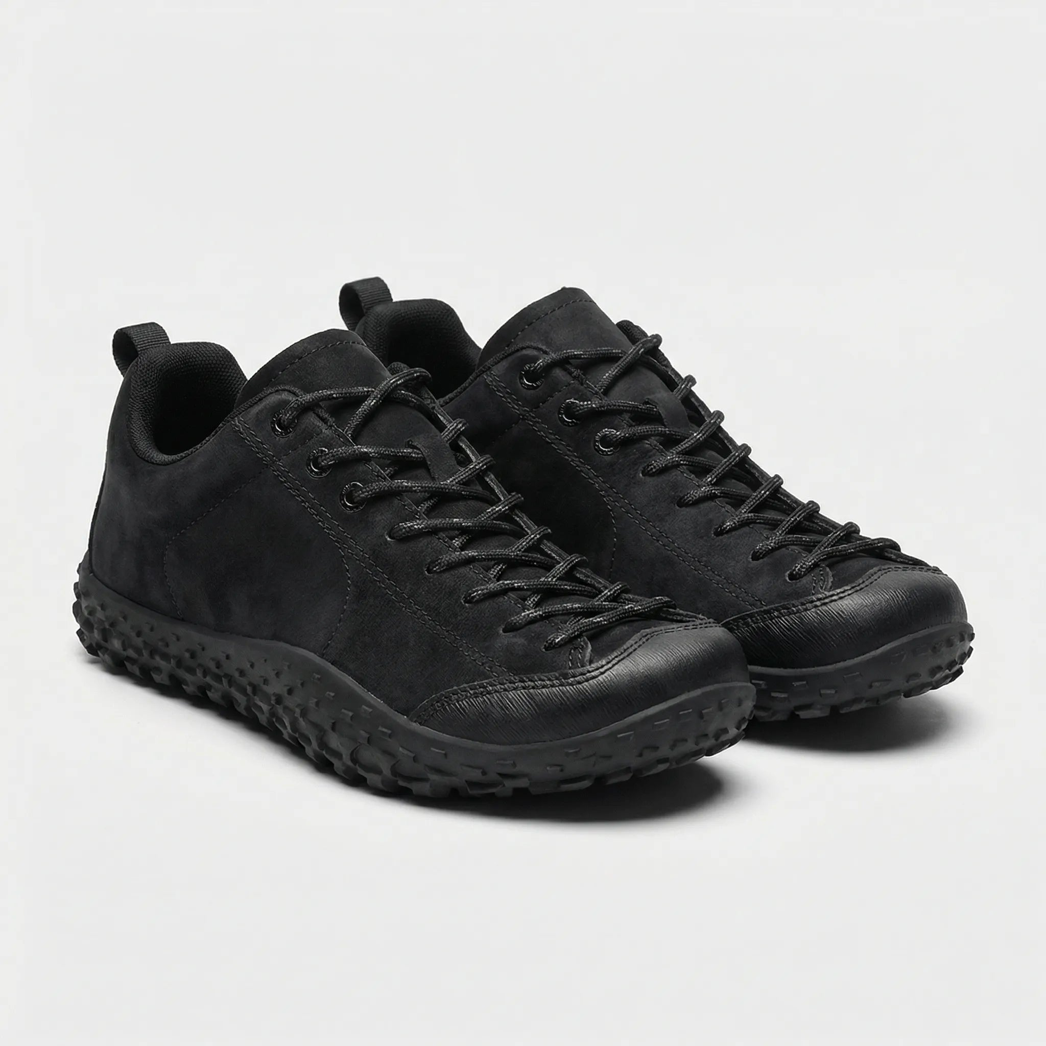 Wanderschuhe Weitpassform rutschfest mit gemusterter Griffsohle