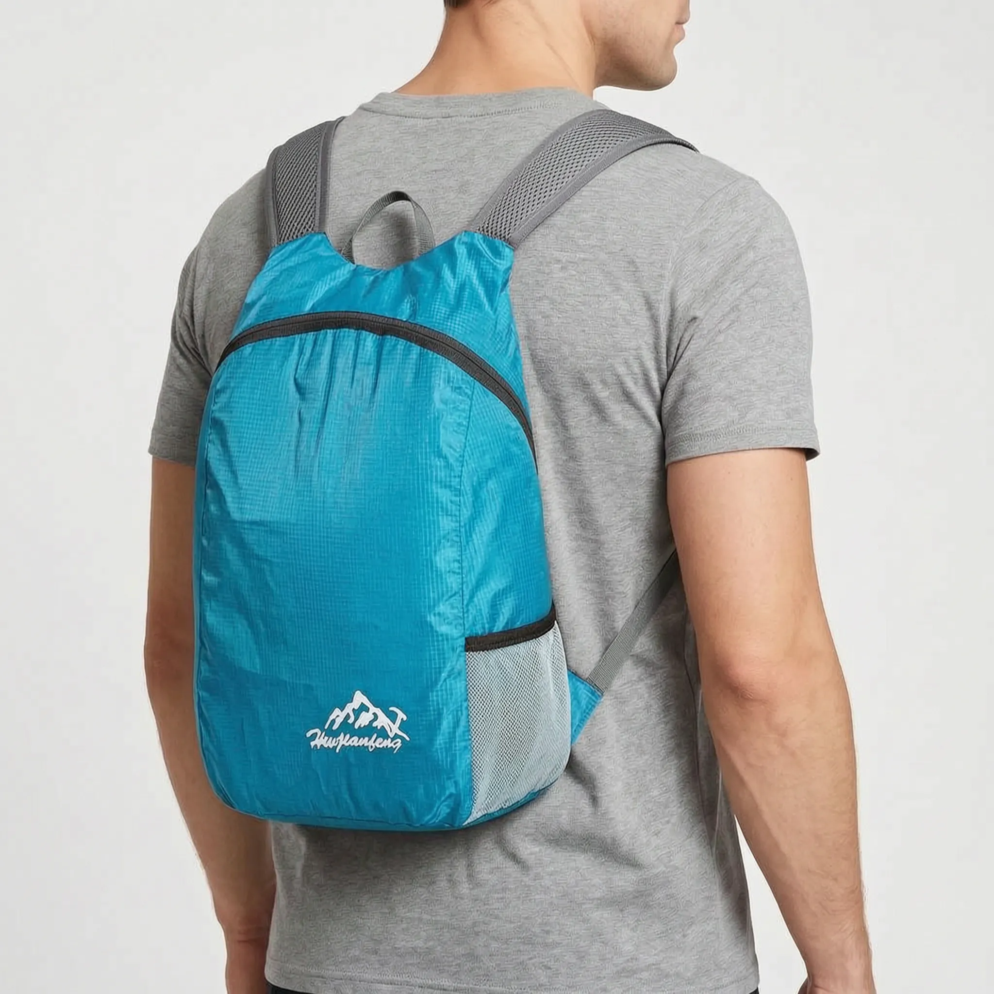 Faltbarer Tagesrucksack mit wasserabweisender Außenschale und belüfteten Mesh-Schultergurten