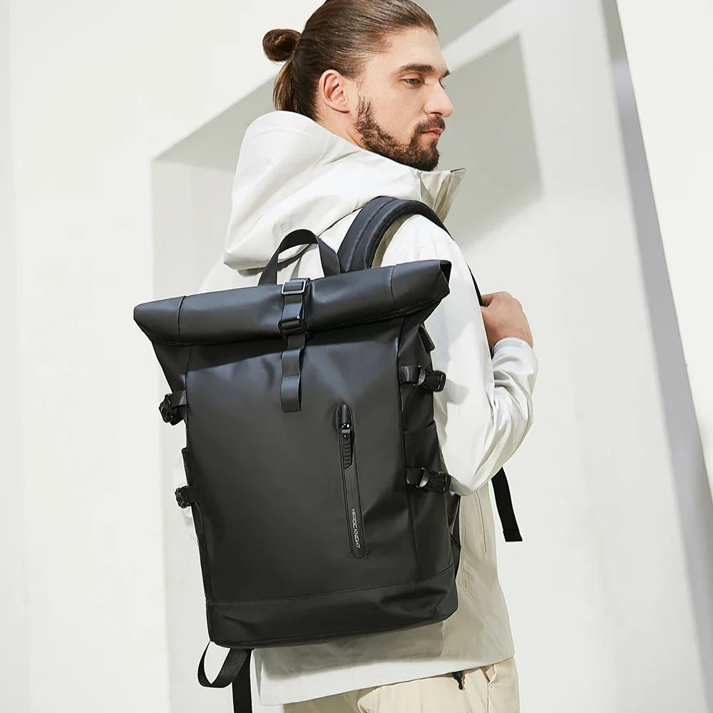Wasserdichter Rolltop-Rucksack mit USB-Anschluss und Laptop-Fach