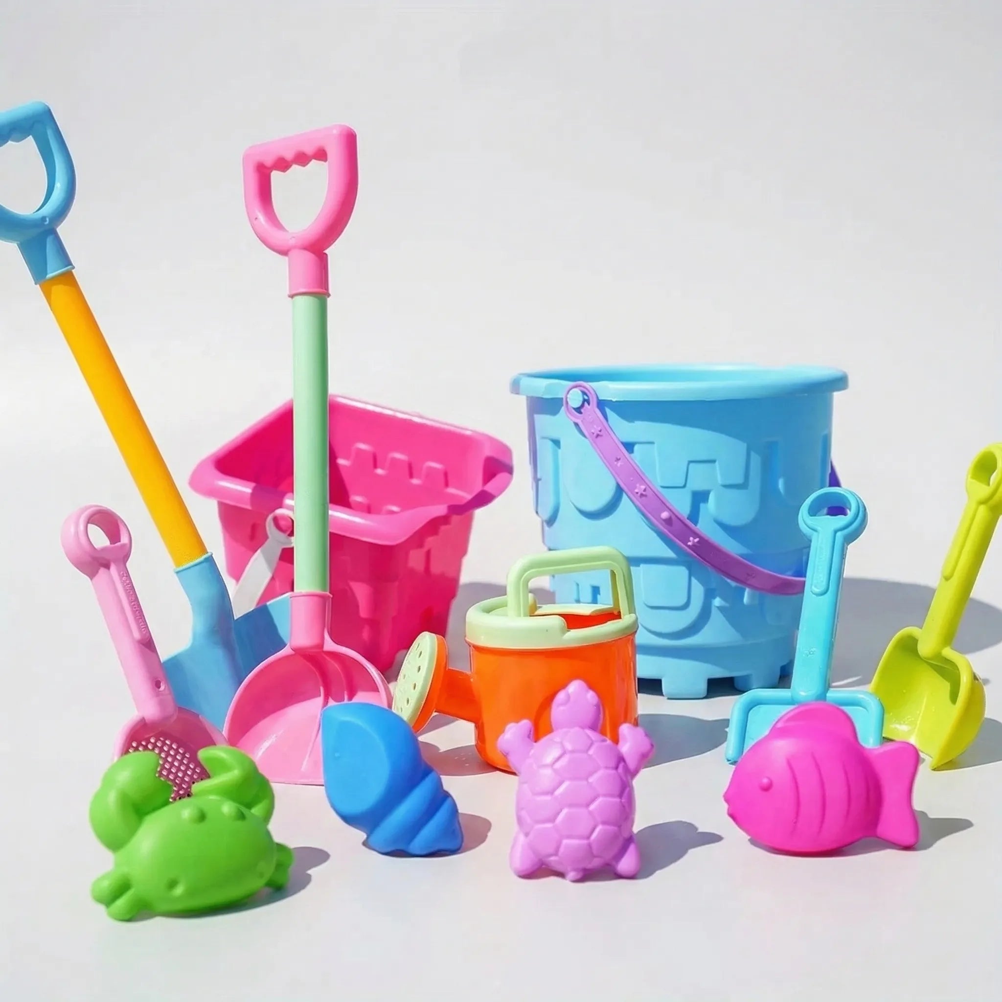 Kinder Strandspielzeug Set mit Eimer, Schaufel und Meerestier-Sandförmchen für Sandkasten