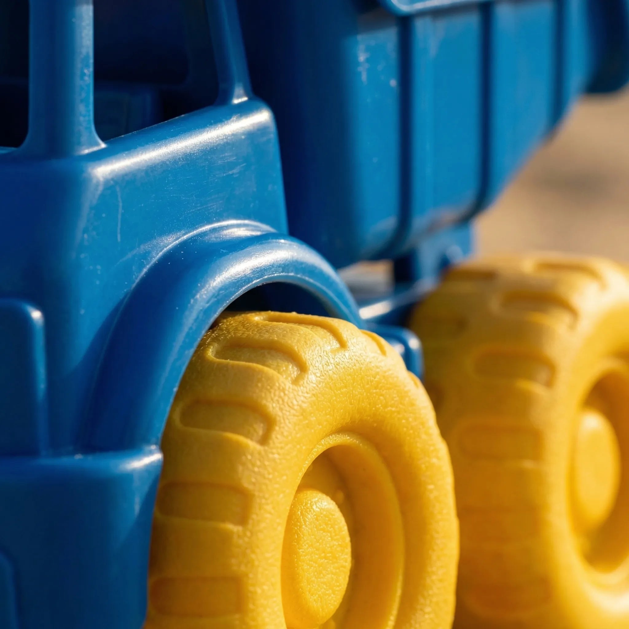 Kinder Strandspielzeug Set mit Lastwagen, Eimern und Sandformen
