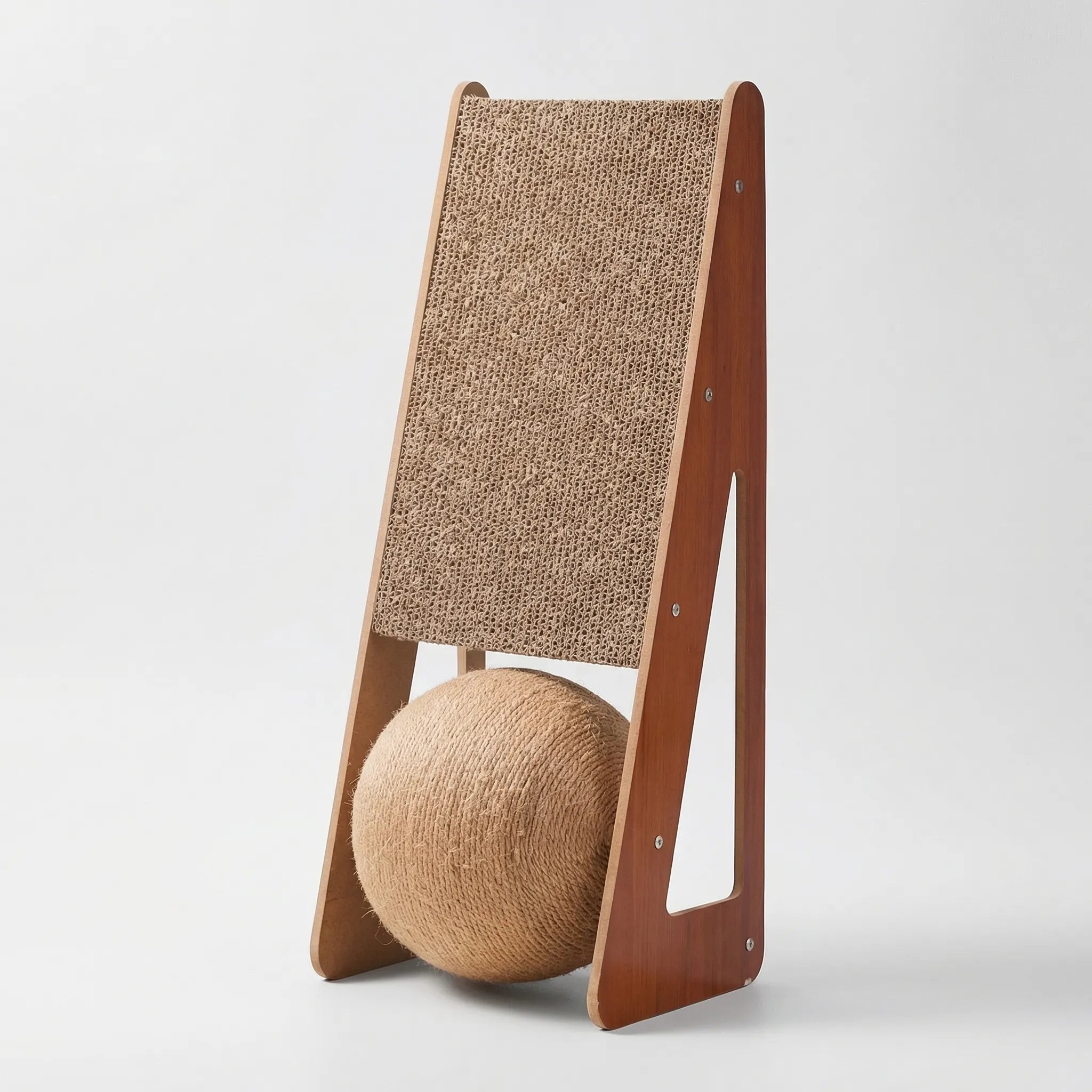 Vertikales Katzen Kratzbrett mit Spielball, wandlehnend, aus Holz