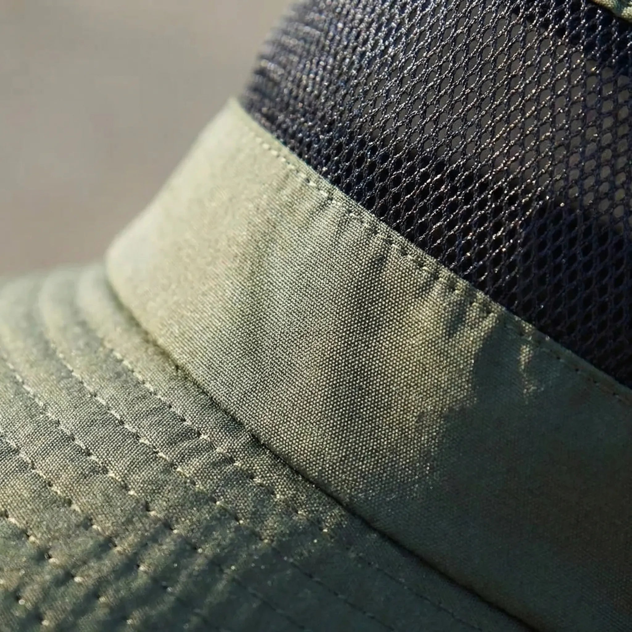 Breitkrempiger Outdoor Sonnenhut mit UV-Schutz und Netzeinsätzen