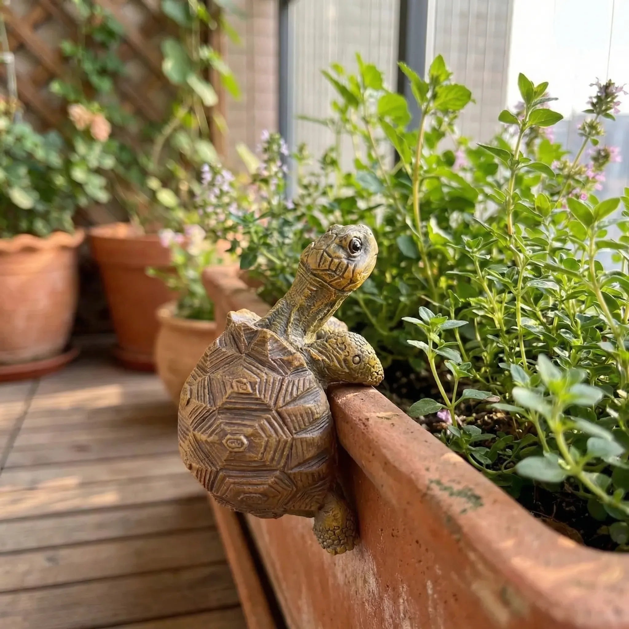 Miniatur-Schildkrötenfigur zum Klemmen auf Topfränder und Vasen