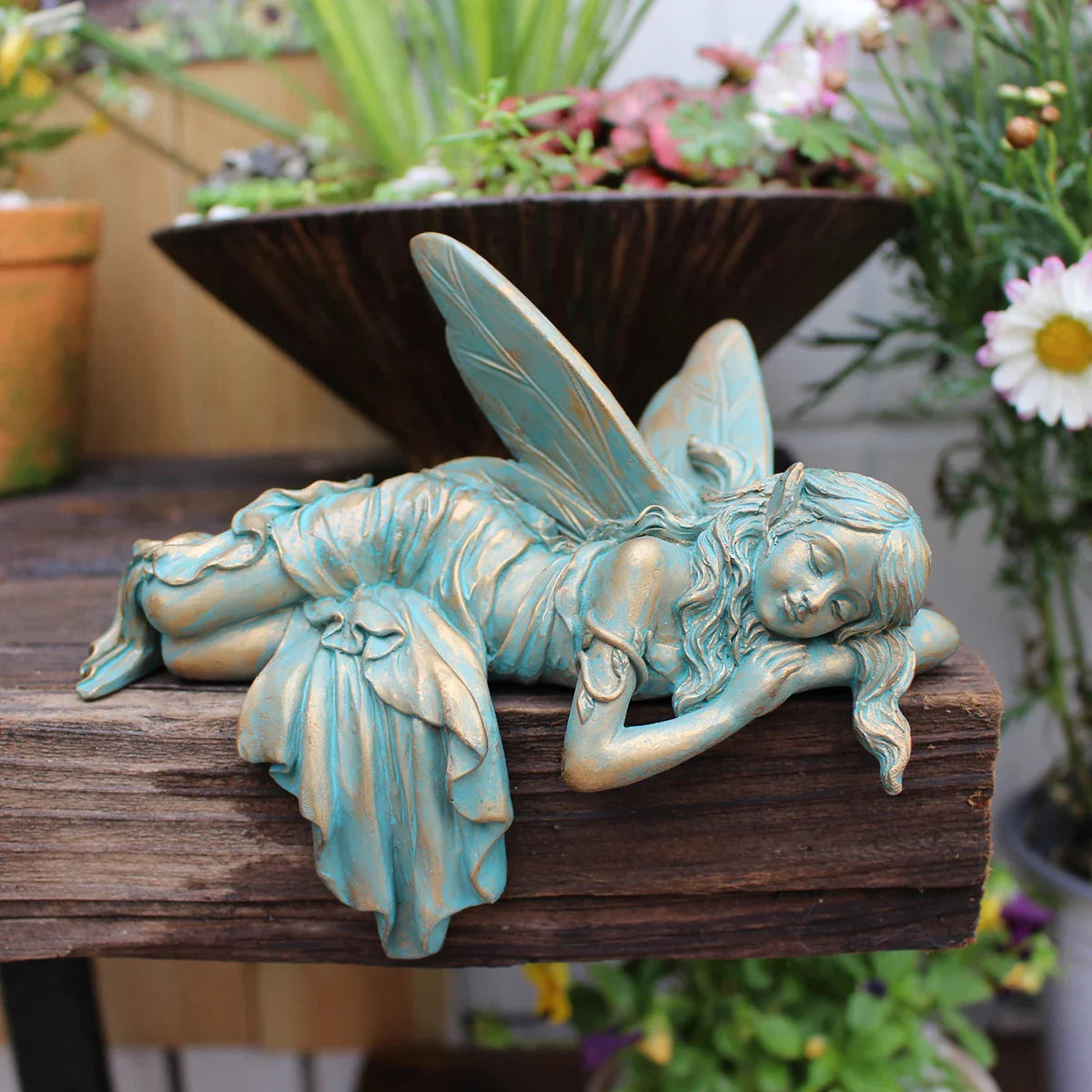 Schlafende Elfe mit Flügeln Gartenfigur Kupferoptik