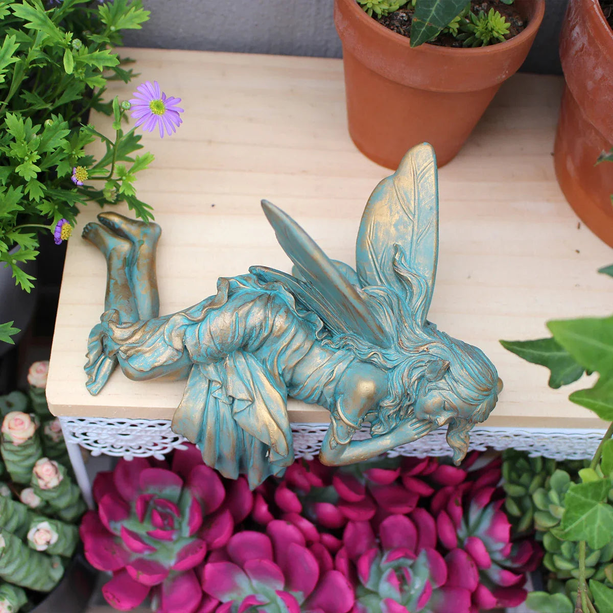 Schlafende Elfe mit Flügeln Gartenfigur Kupferoptik