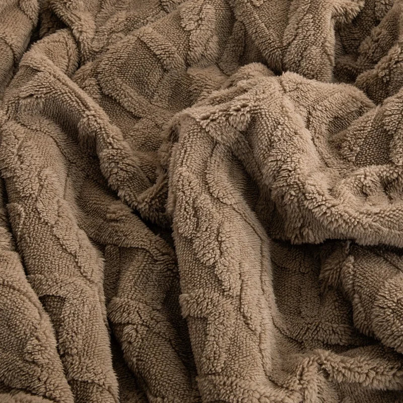Wendbare Plüsch-Decke mit geometrischem Strickmuster und Sherpa-Futter