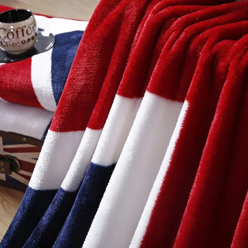 Flauschige gestreifte Wurfdecke mit klassischem Streifenmuster
