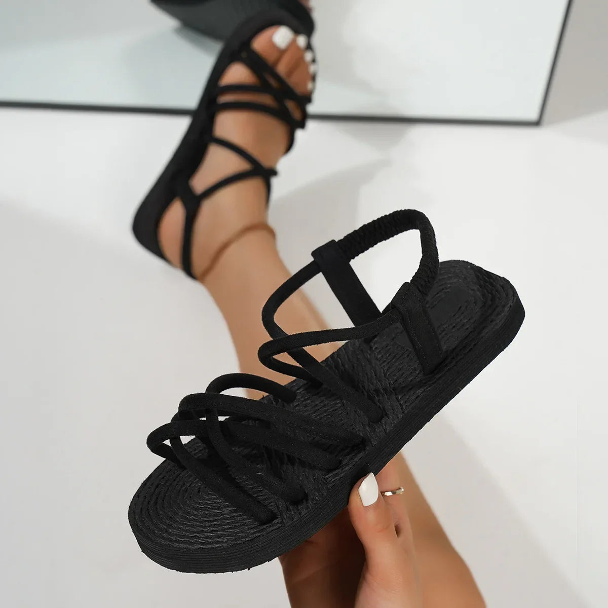 Flache Riemchen-Sandalen Sommer leicht offene Zehenform