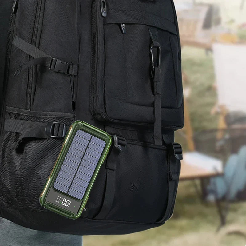 Solar-Powerbank mit integrierten Kabeln und Schnellladetechnologie
