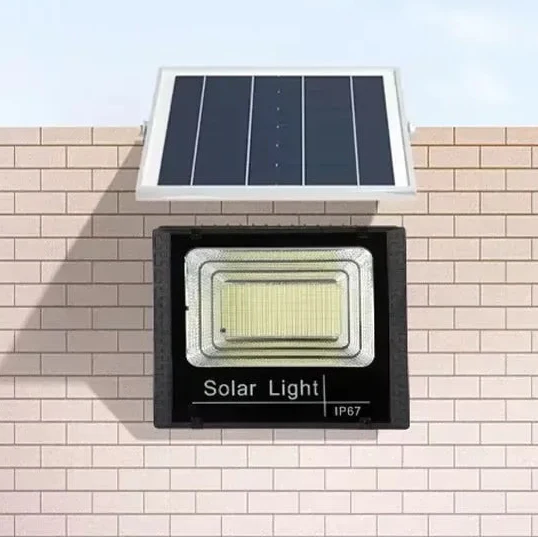 Nordspur | Soluxe Solar-Powered Outdoor Flood Light With Remote