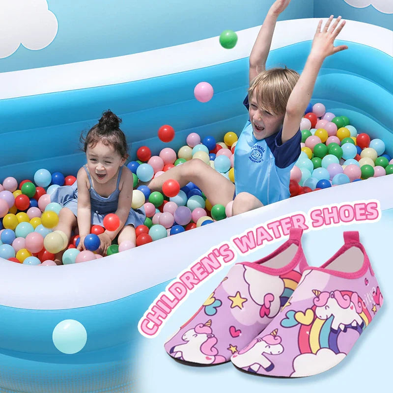 Kinderwasserschuhe leicht rutschfest bunte Designs Strand Pool