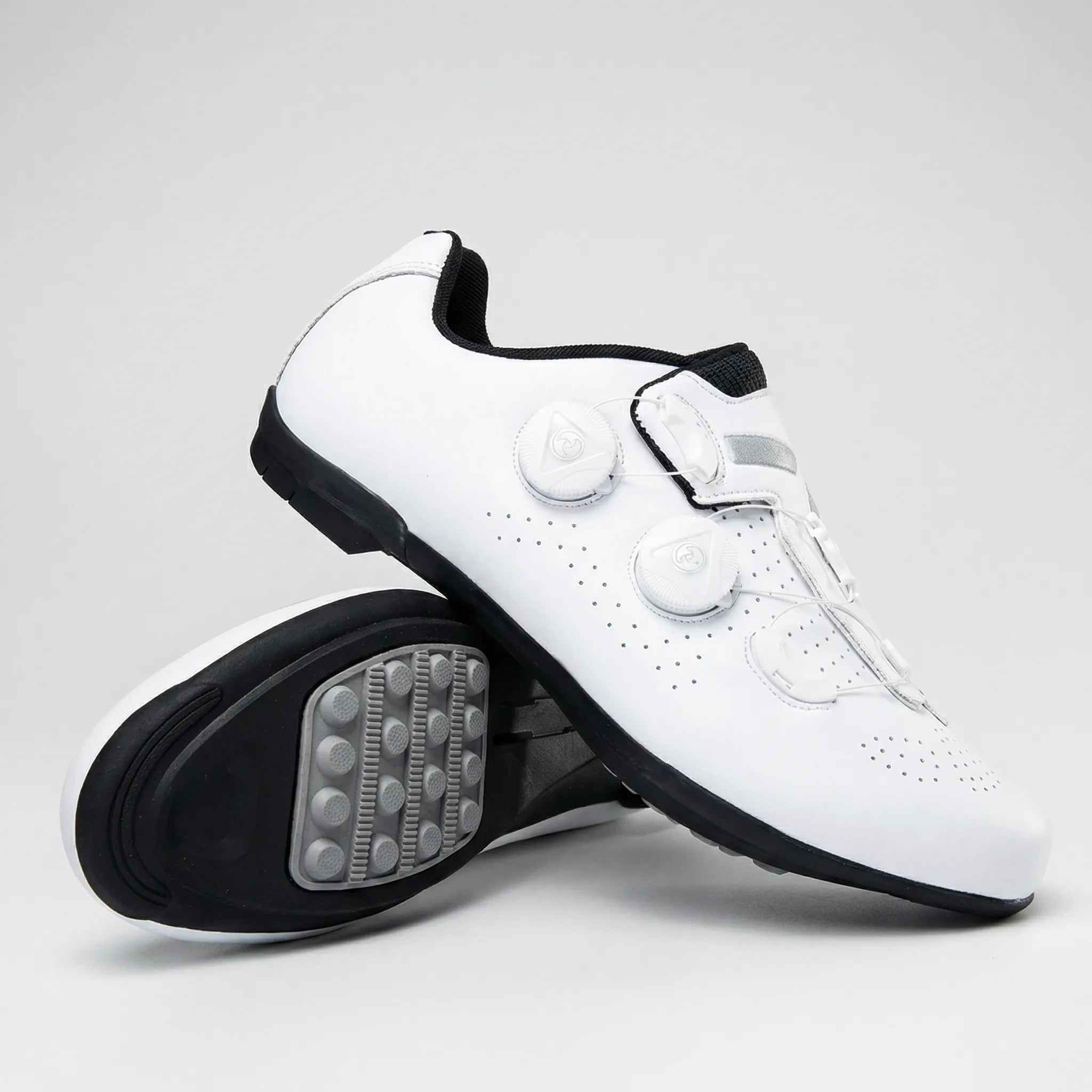 Selbstverriegelnder Radschuh mit Doppel-Dial-Verschluss und reflektierendem Streifen
