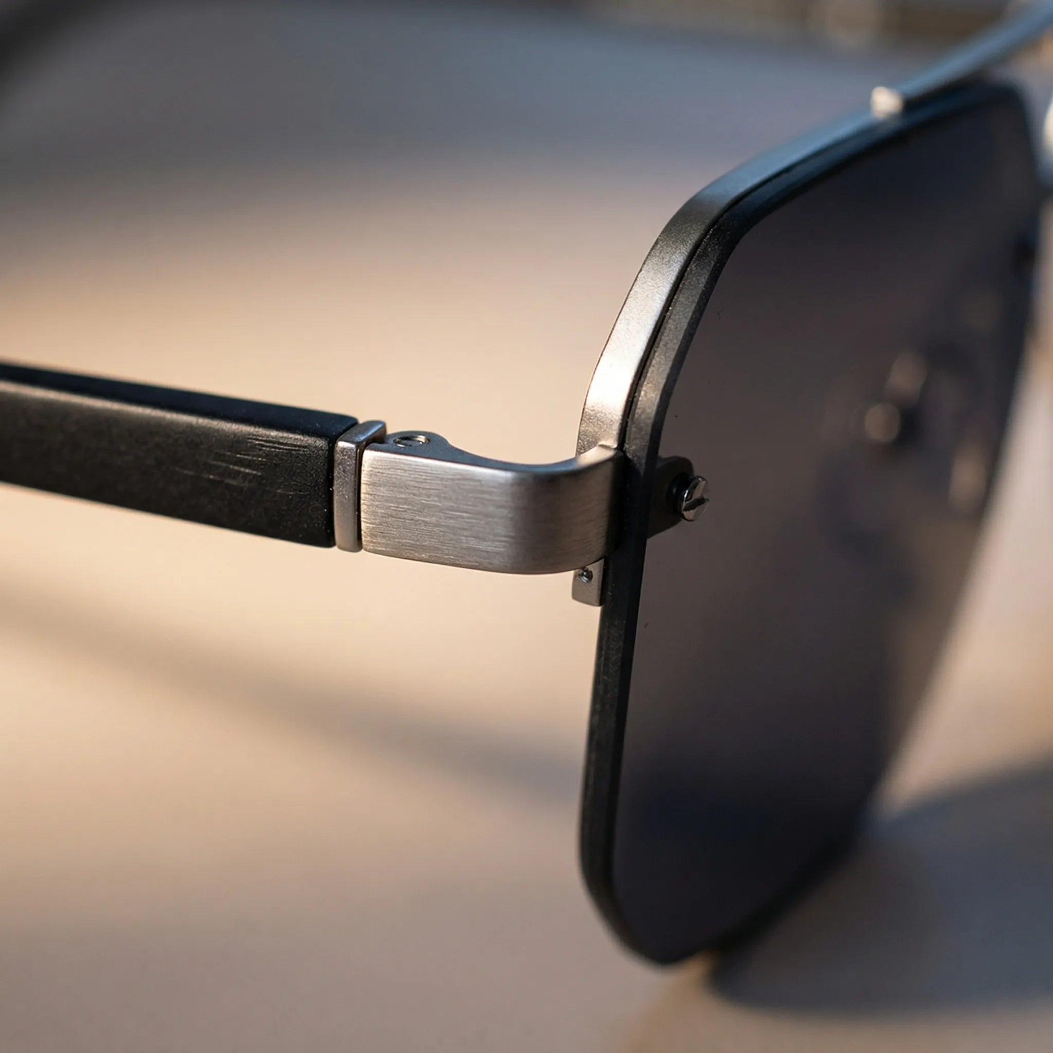 Quadratische Herren-Sonnenbrille mit Halbrahmen-Design und Farbverlauf-Gläsern