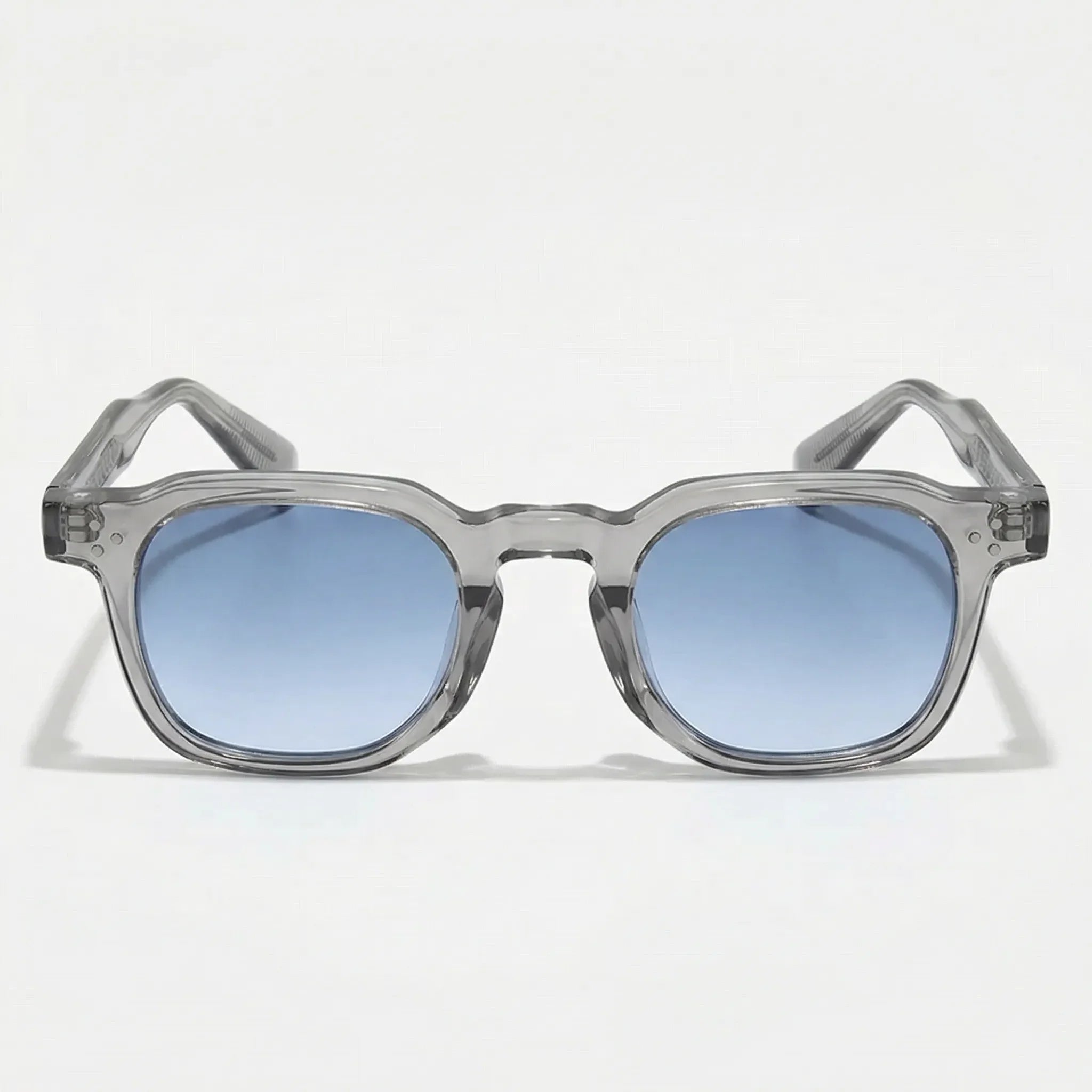 Kleine quadratische Sonnenbrille mit Nietdetails und kompaktem Rahmen