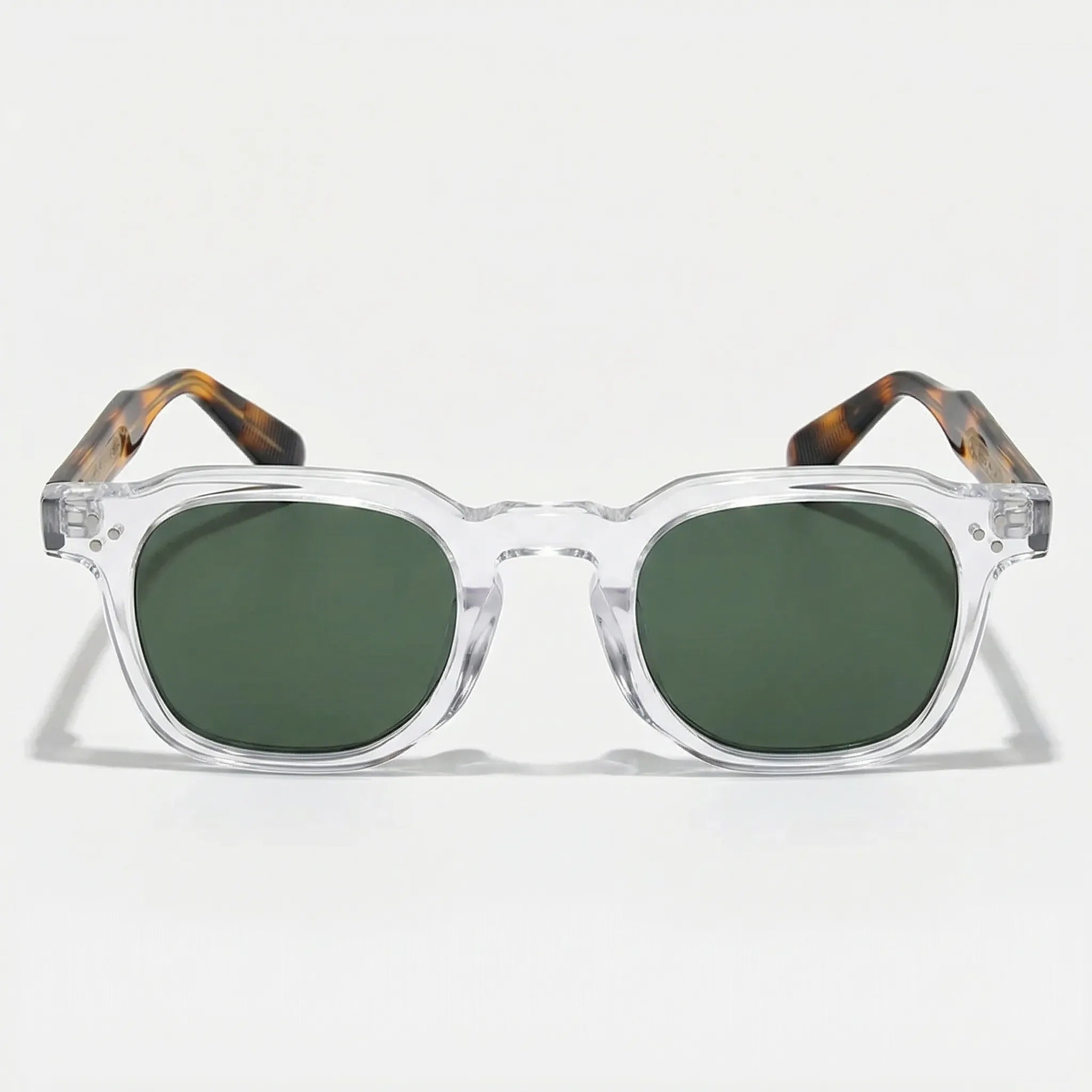 Kleine quadratische Sonnenbrille mit Nietdetails und kompaktem Rahmen