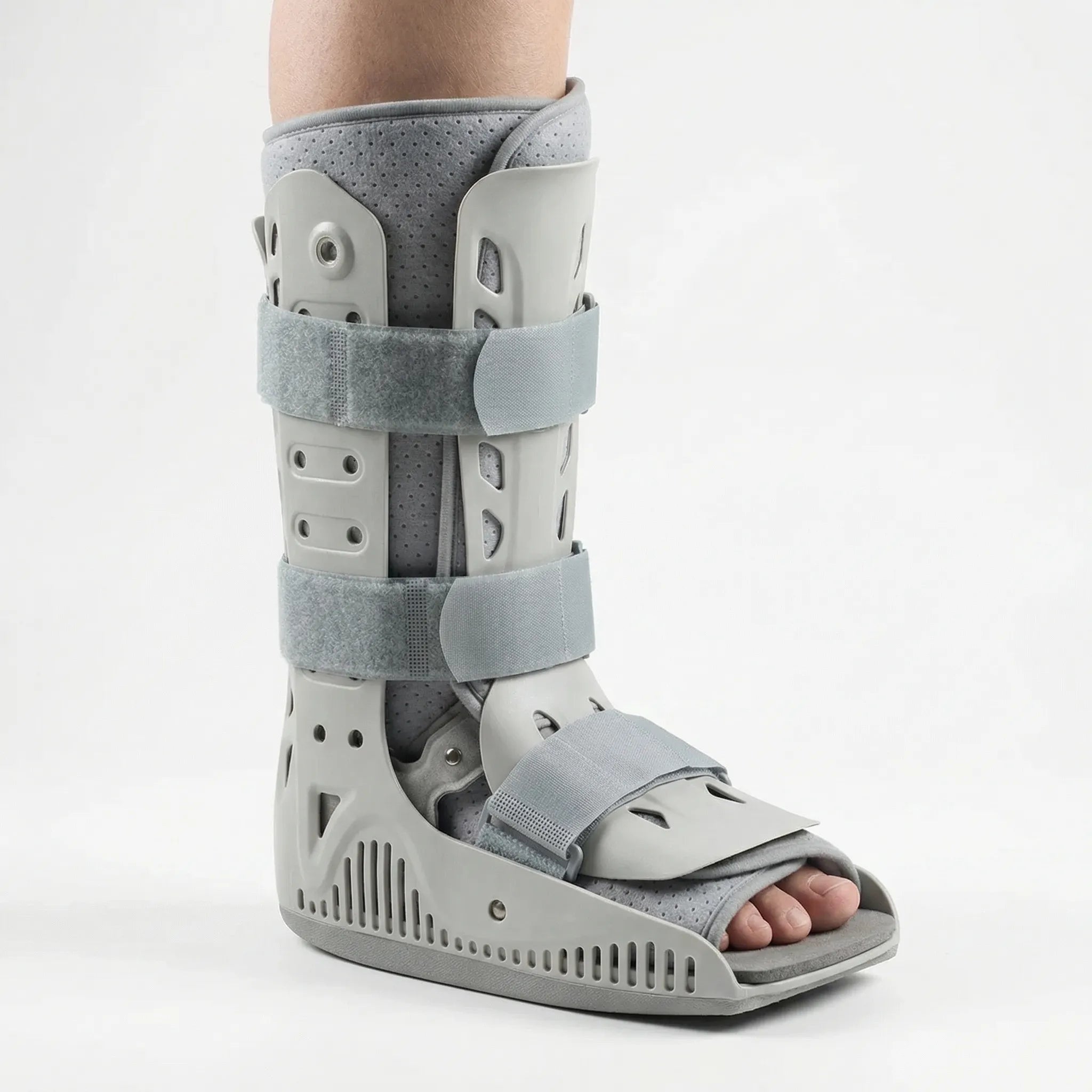 Aufblasbarer orthopädischer Gehstiefel mit Luftkammern und Rocker-Sohle
