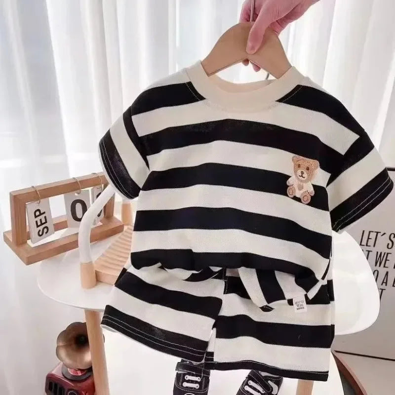 Kinder Sommer Set gestreiftes T-Shirt und Shorts mit Bärchen-Stickerei