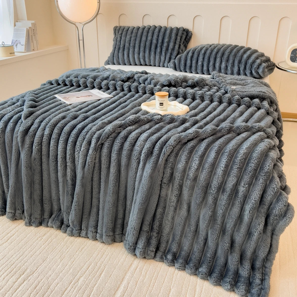 Flauschige Korallenfleece-Decke mit Streifenmuster übergroß warm