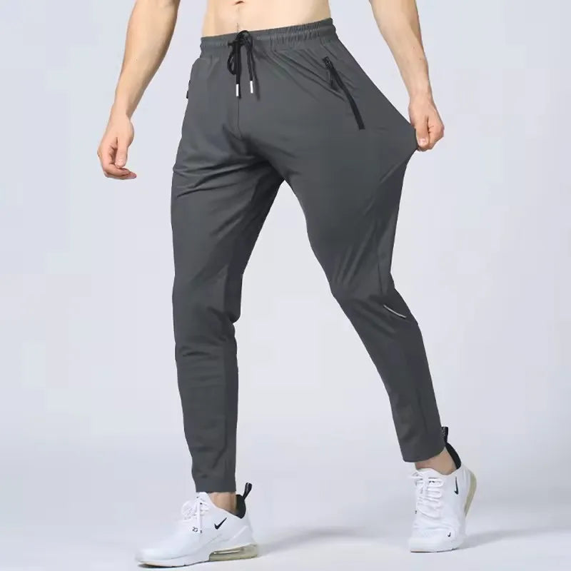 Herren Jogginghose Slim Fit für Training und Freizeit mit Reißverschlusstaschen