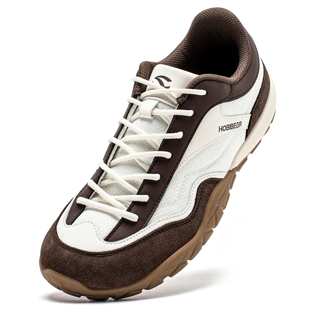 Breitschaftiger Trailwanderschuh mit rutschfester Sohle und Retro-Design