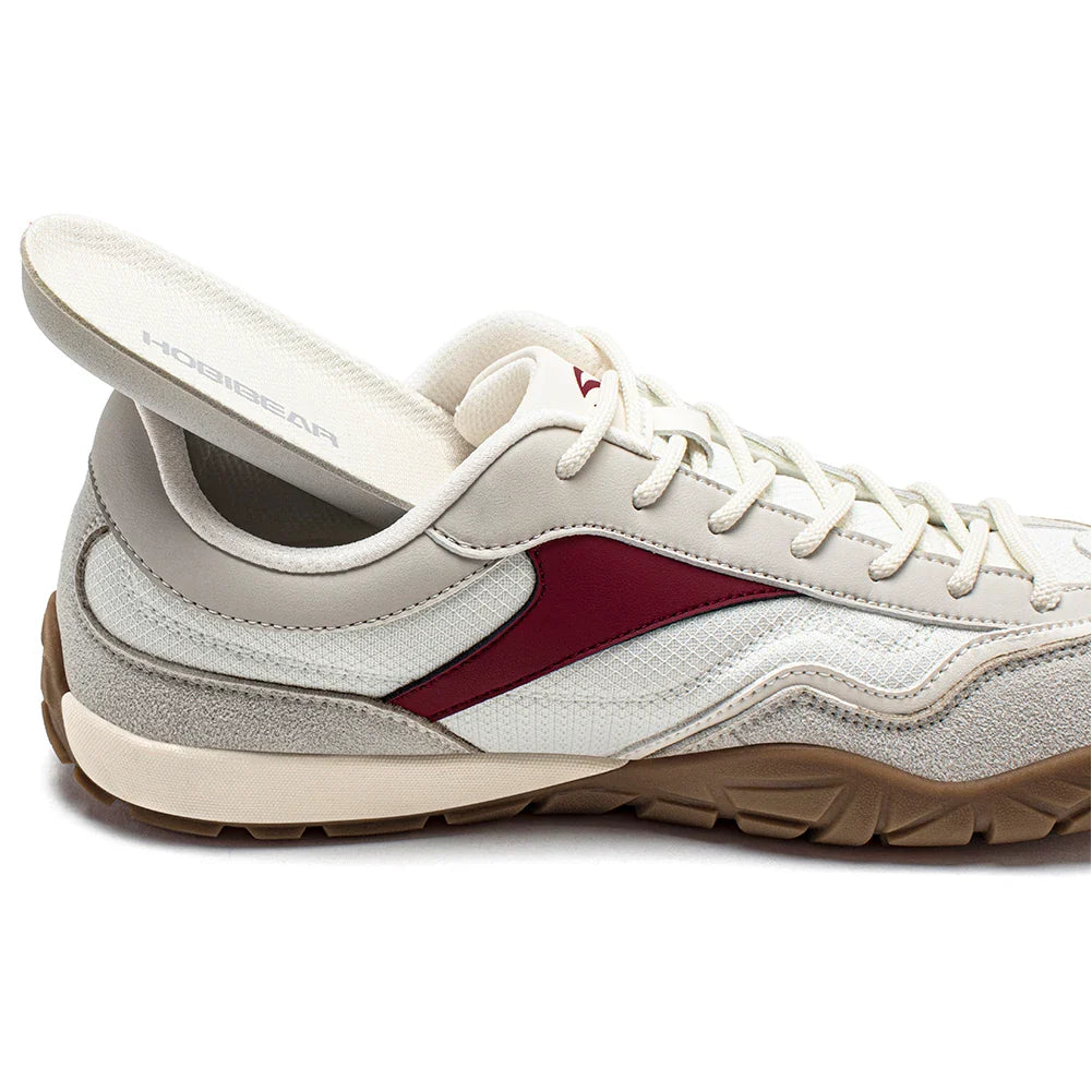 Breitschaftiger Trailwanderschuh mit rutschfester Sohle und Retro-Design