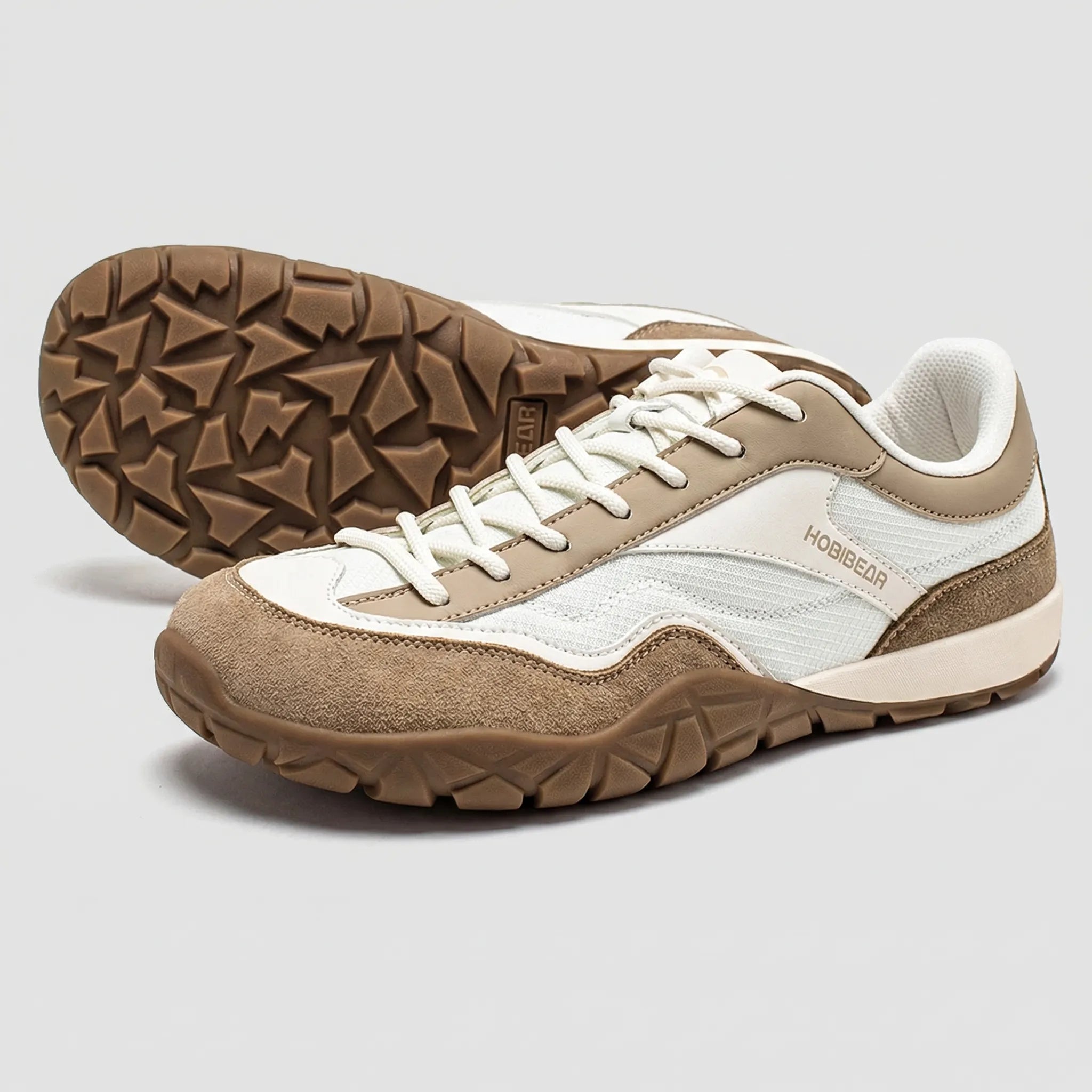 Breitschaftiger Trailwanderschuh mit rutschfester Sohle und Retro-Design