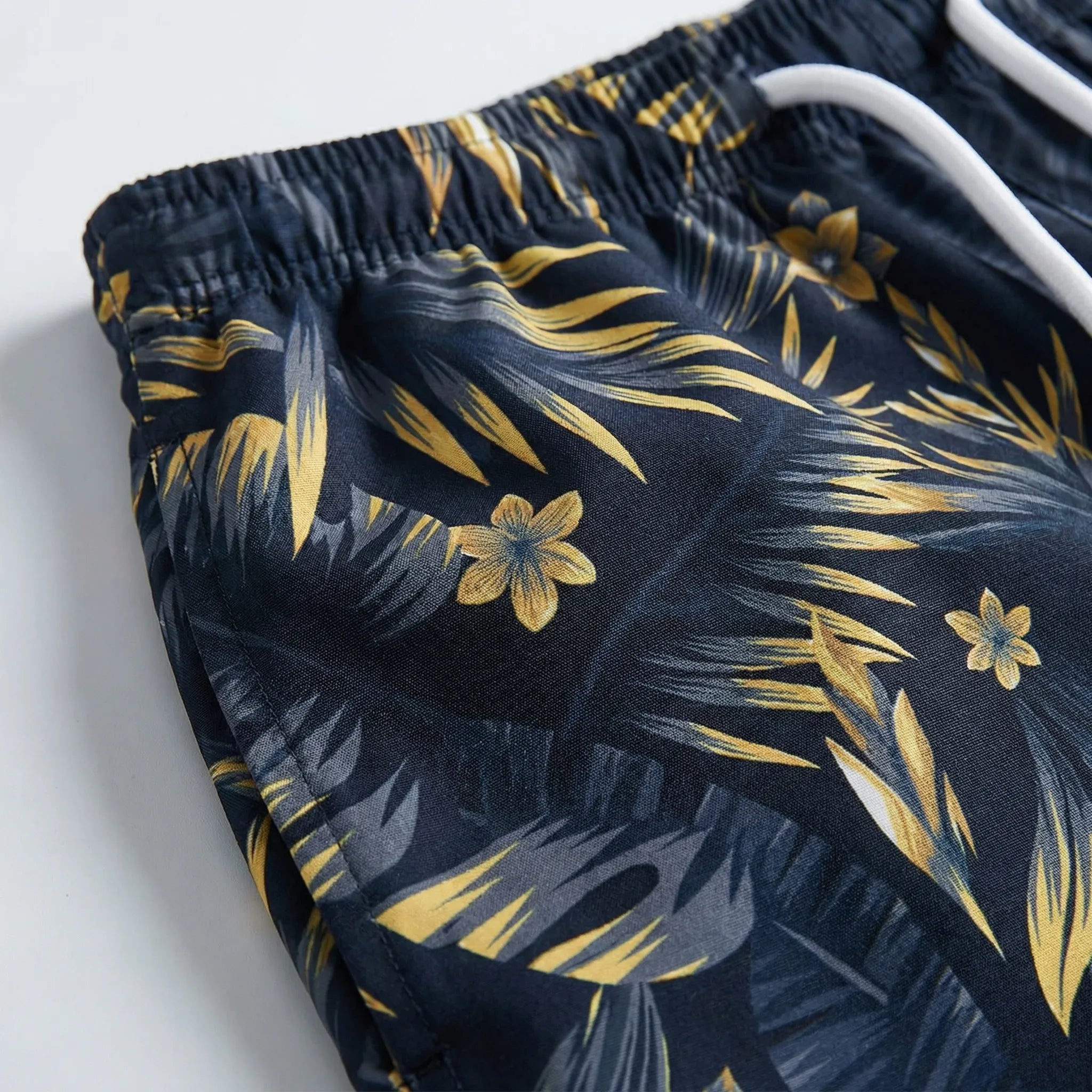 Herren-Badeshorts Blattdruck locker schnelltrocknend atmungsaktiv