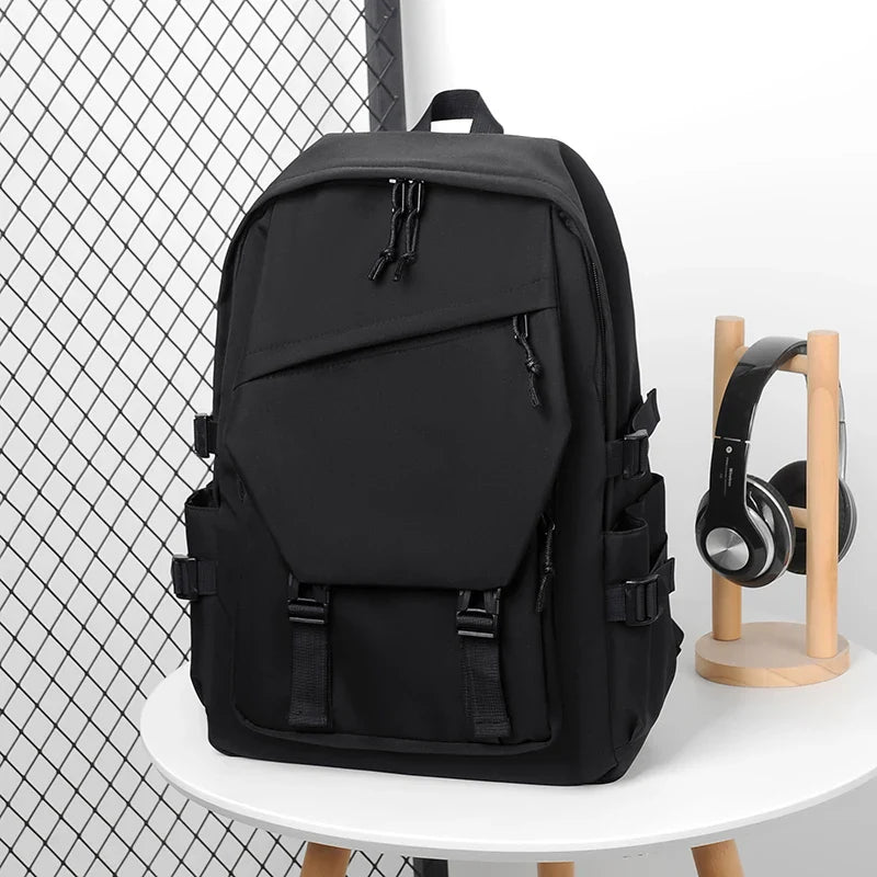 Großer Rucksack mit Laptopfach mehreren Taschen unifarbig