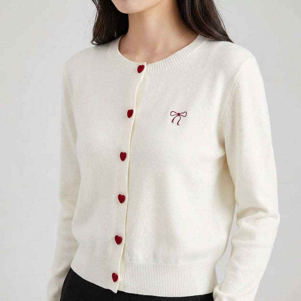 Damen Rundhals-Cardigan mit herzförmigen Knöpfen und Stickschleife