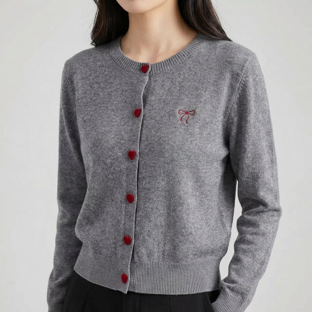 Damen Rundhals-Cardigan mit herzförmigen Knöpfen und Stickschleife