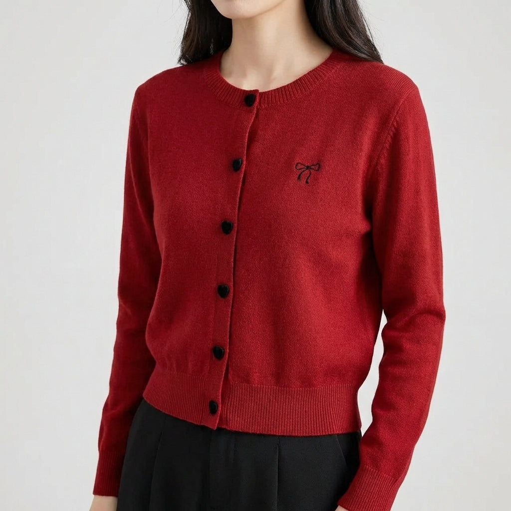 Damen Rundhals-Cardigan mit herzförmigen Knöpfen und Stickschleife