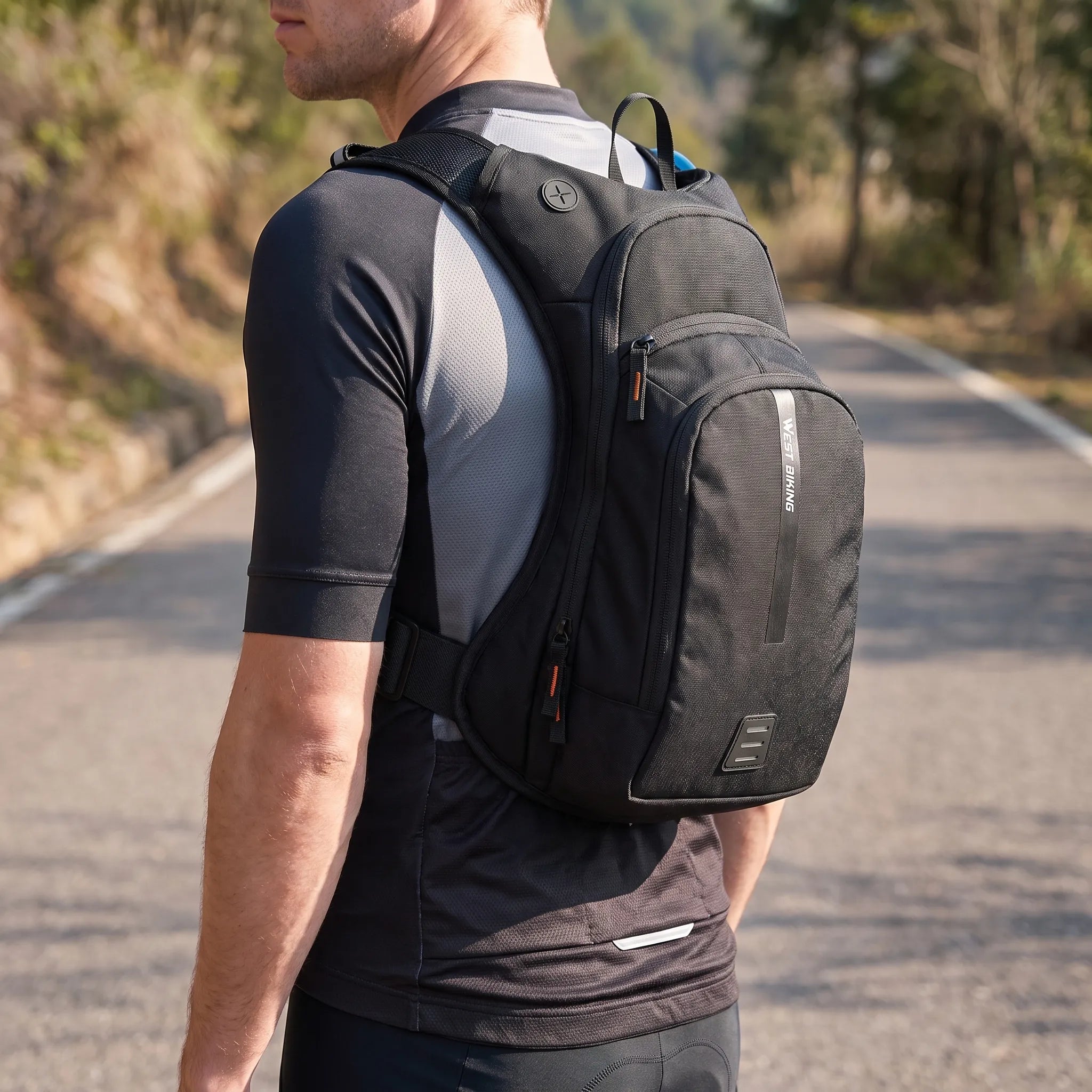 Crossträgersystem Rucksack mit Trinkschlauchführung und belüfteter Rückenpolsterung