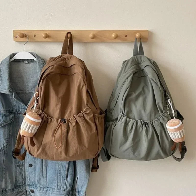 Großvolumiger Nylon-Rucksack leicht mit Plissiér-Silhouette