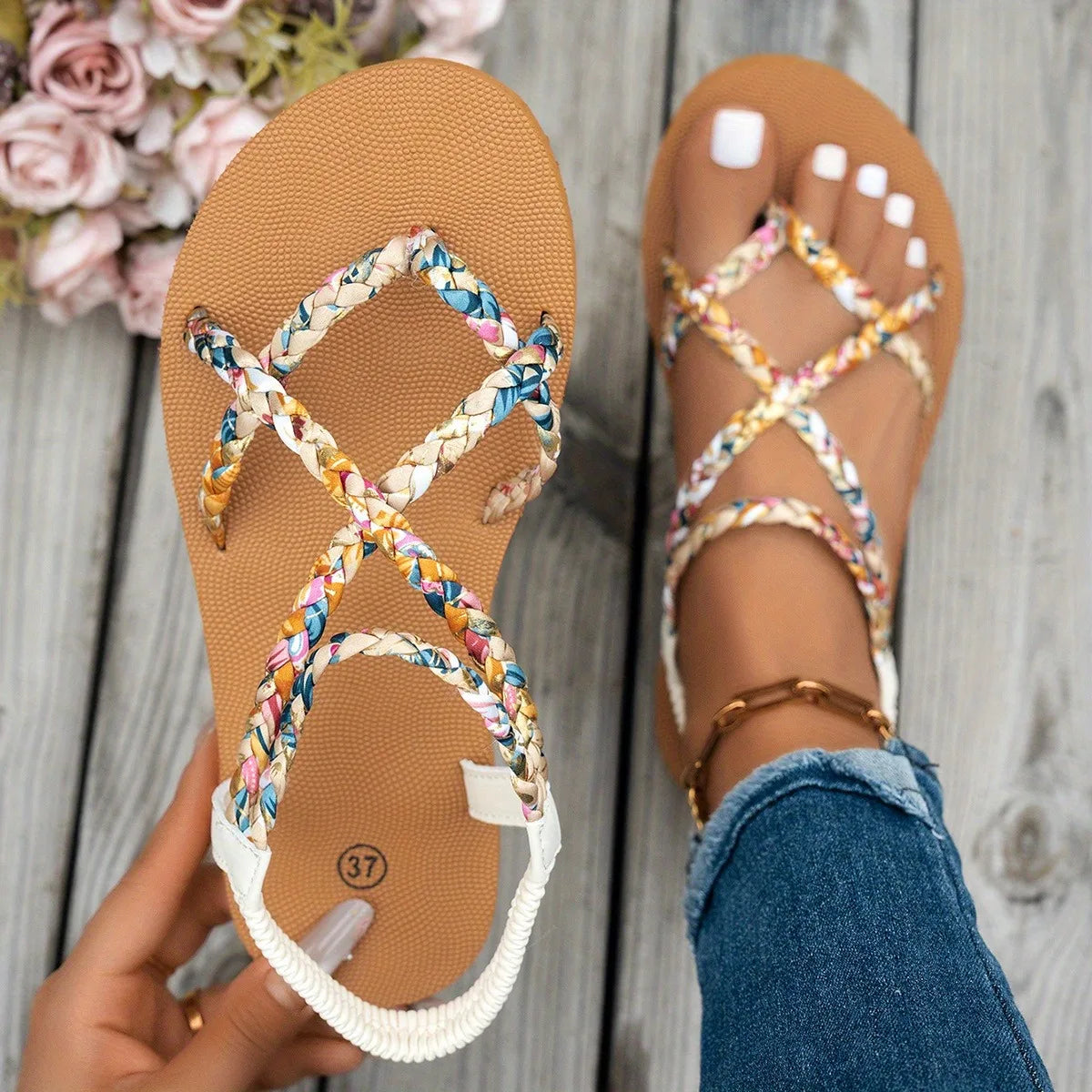 Damensandalen flach mehrfarbig geflochtene Riemen Sommersandalen