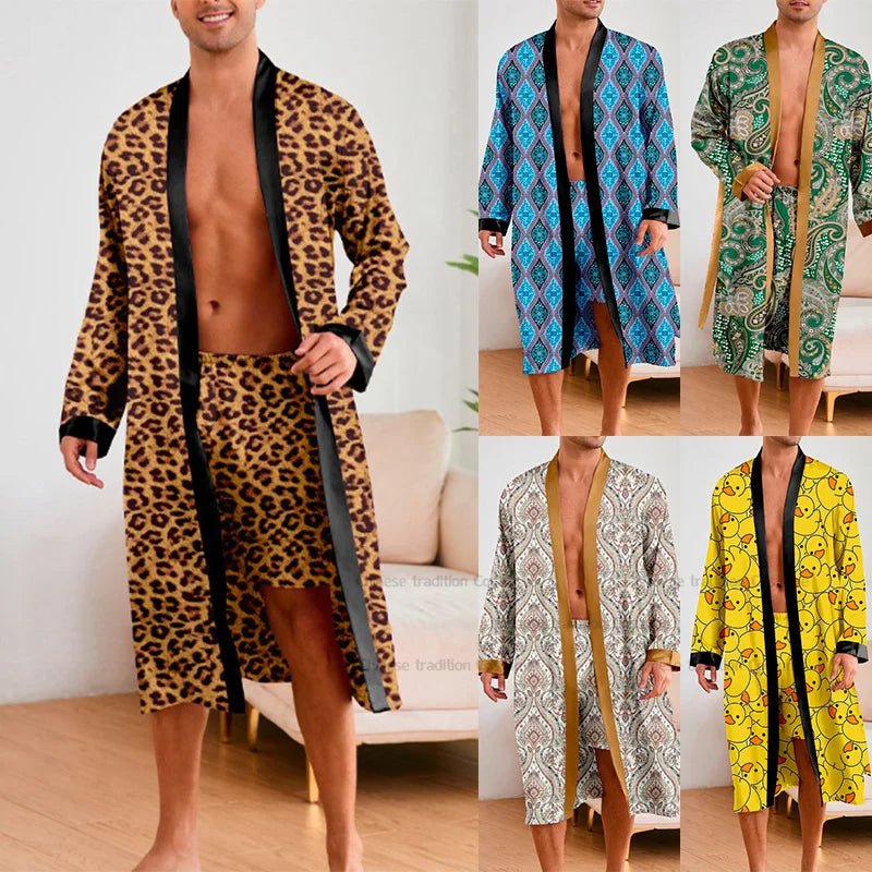 Leichter Kimono-Bademantelu-Set mit Shorts und Mustern