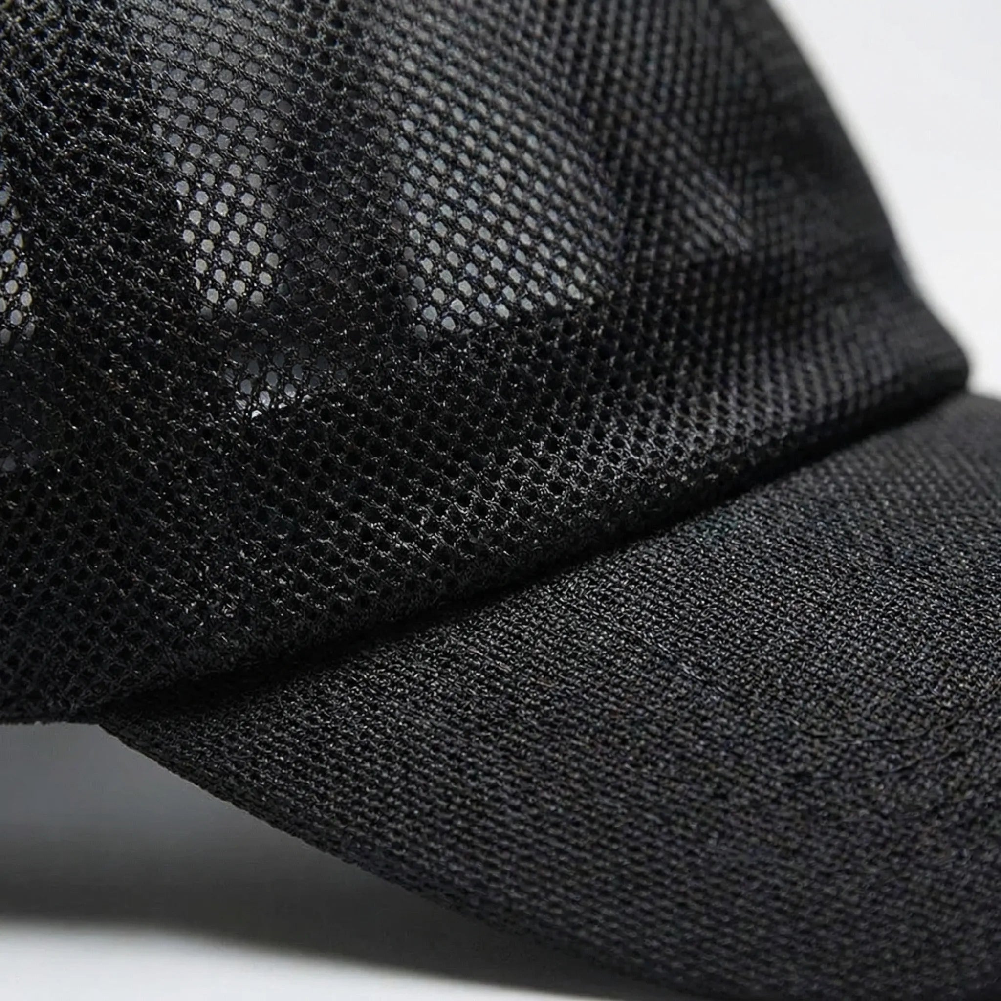 Atmungsaktive Mesh Snapback Cap mit gebogenem Schirm