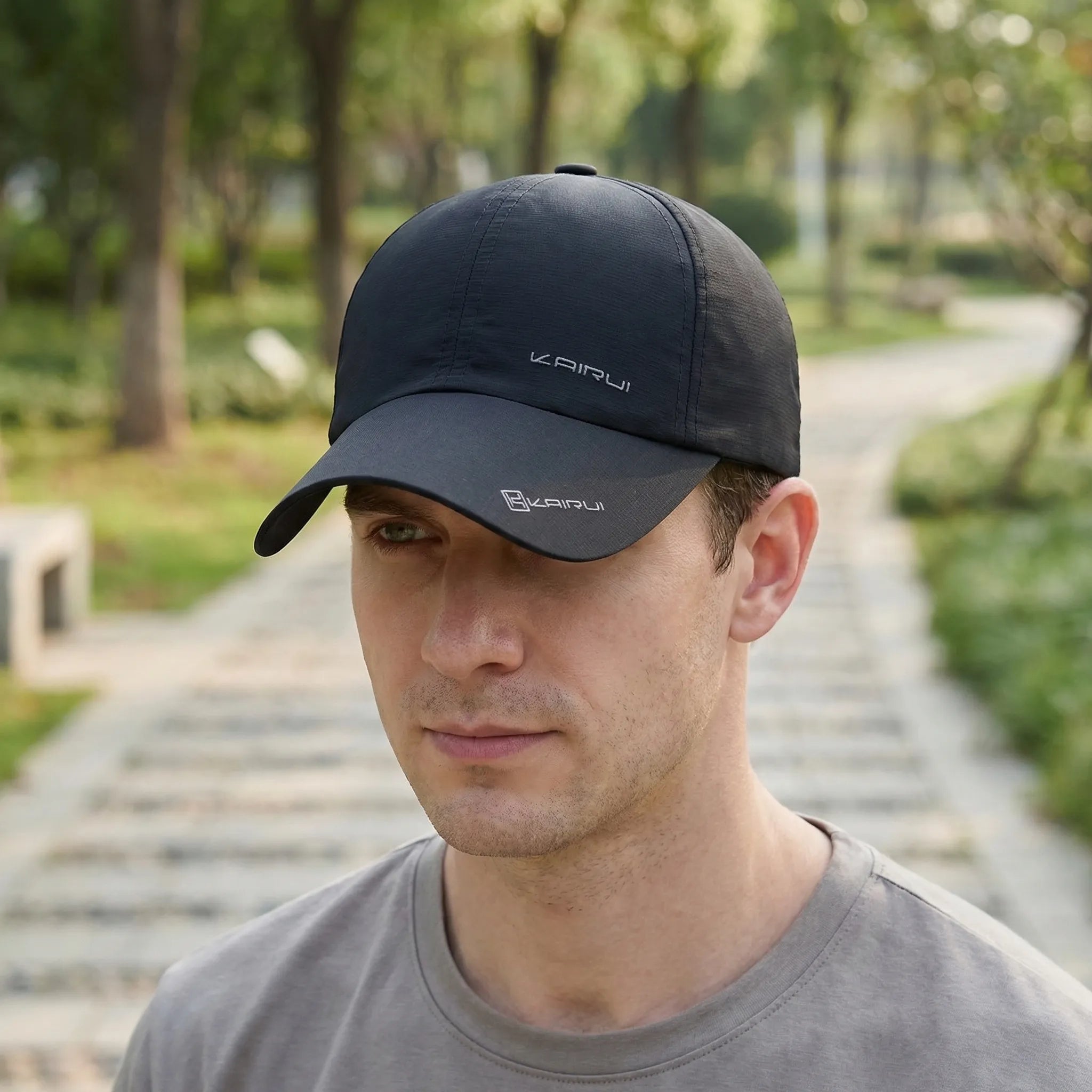 Unisex Baseball Cap mit verstellbarem Snapback-Verschluss und gebogenem Schirm