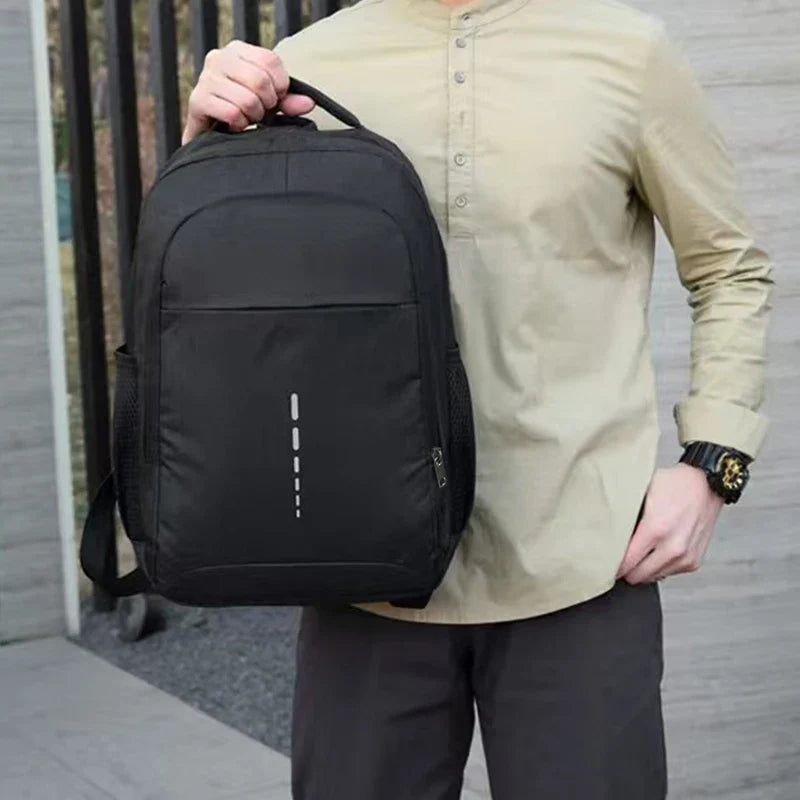 Großer Reiserucksack mit Laptop-Fach und gepolsterten Schultergurten